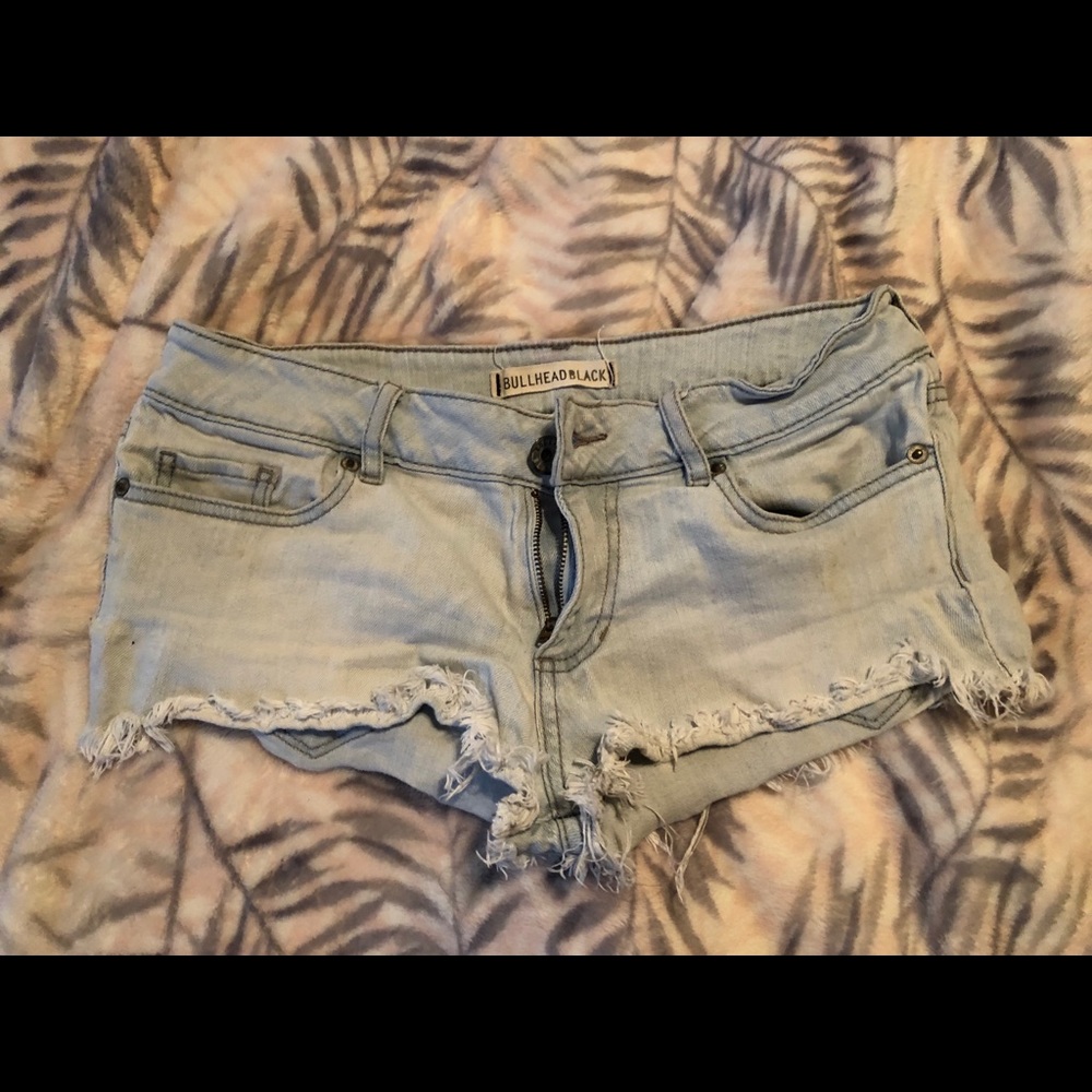 Bullhead short shorts
